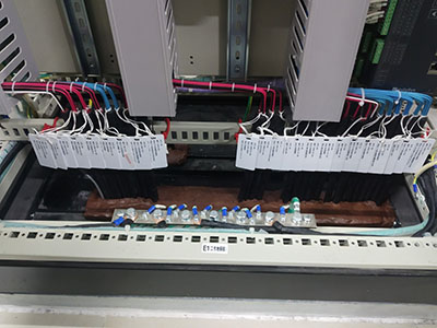 福建和特發(fā)電項(xiàng)目柜內(nèi)掛牌、封堵閃光點(diǎn)